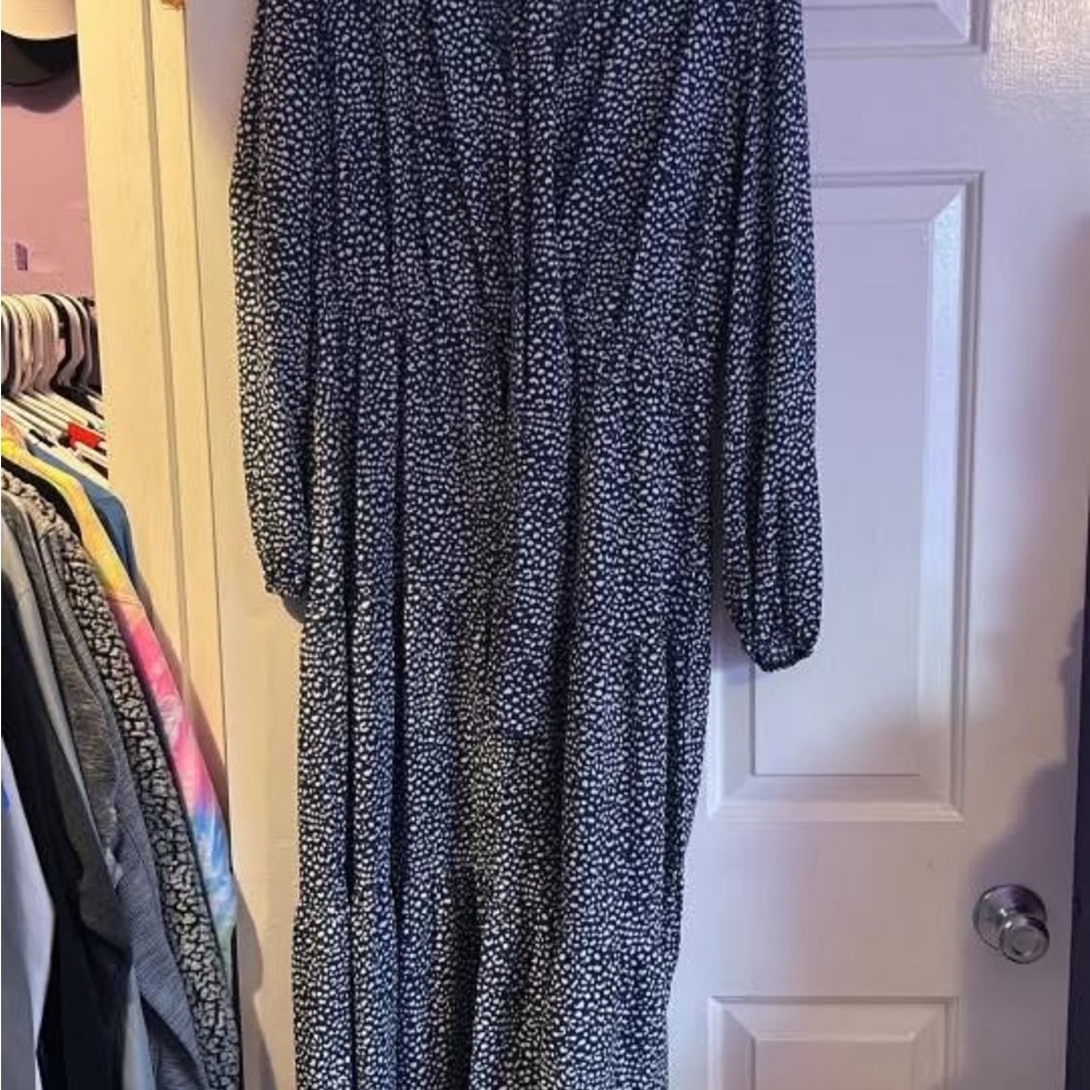 Elegant Blueand White Patterned Dress